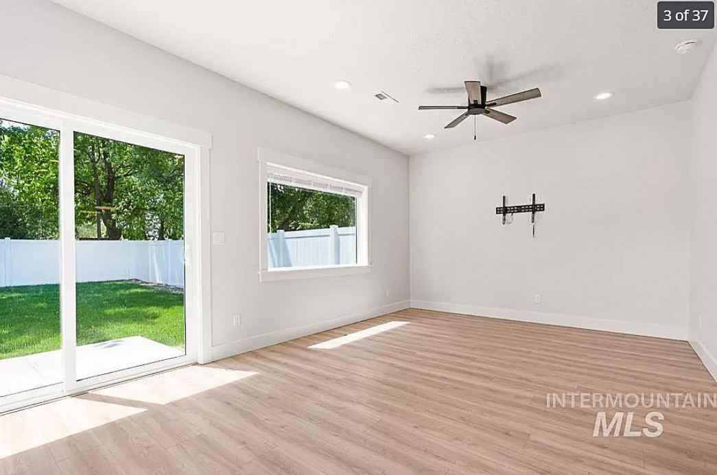 208 Ne 3rd St #208 - Photo 3 of 22