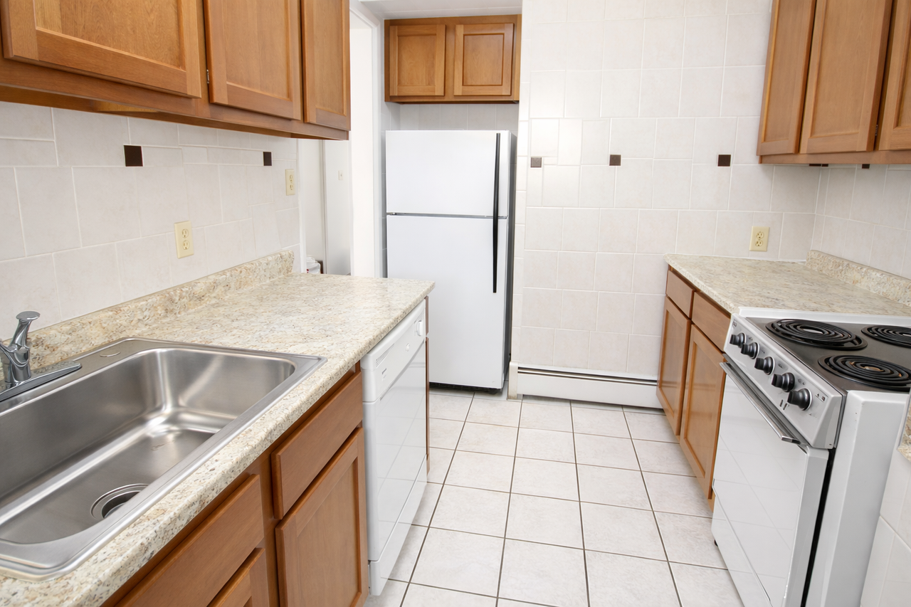 341 SOUTH HIGHLAND AVENUEAPT 27 #27 - Photo 2 of 7