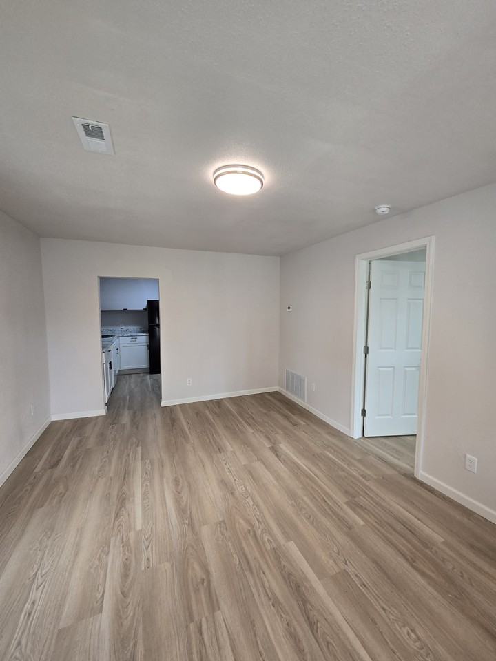 1031 N New York Ave #1 - Photo 4 of 19