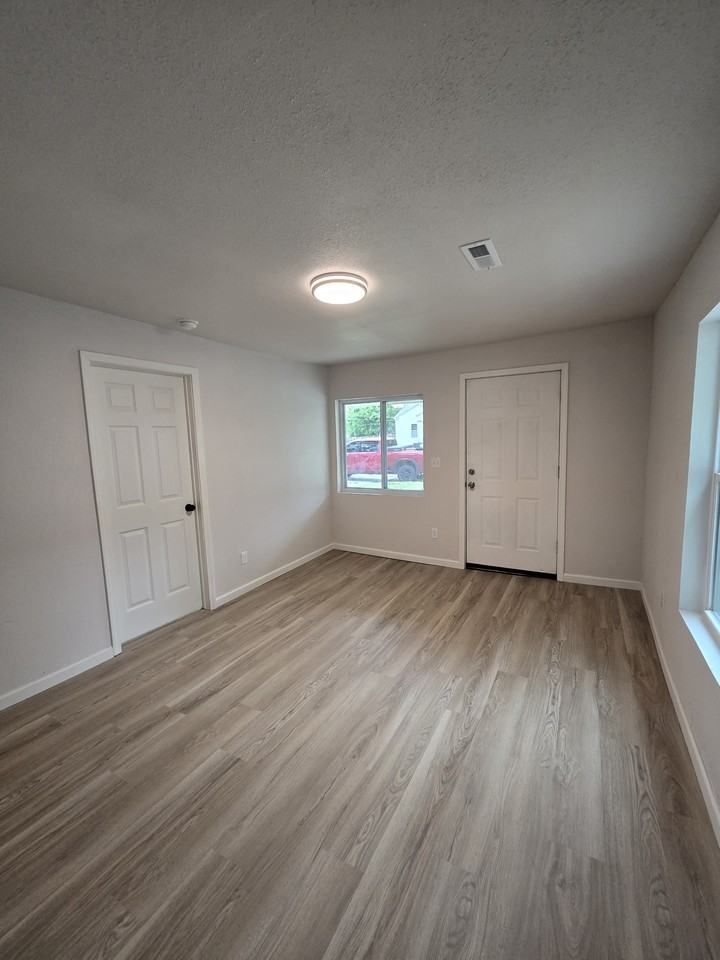 1031 N New York Ave #1 - Photo 5 of 19