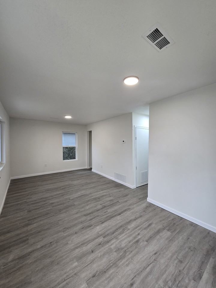 1029 N New York Ave #1 - Photo 6 of 18