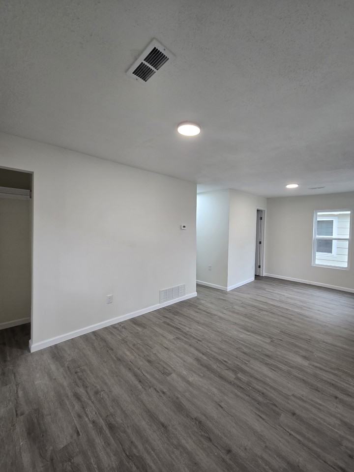 1029 N New York Ave #1 - Photo 7 of 18