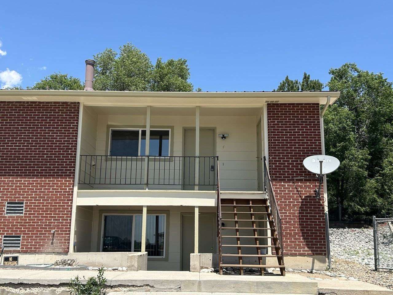 1048 Western Dr #4 - Photo 2 of 12