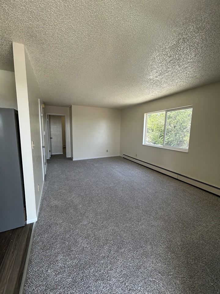 1048 Western Dr #4 - Photo 3 of 12