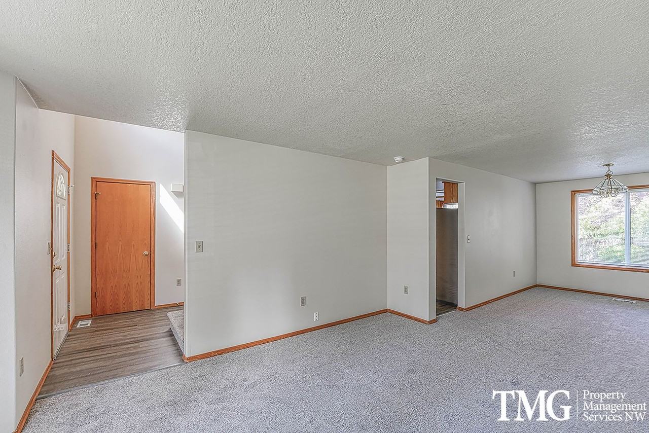 15608 Ne 12th St - Photo 5 of 30