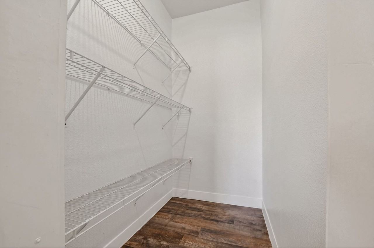 802 W Mccormick Ave - Photo 5 of 15