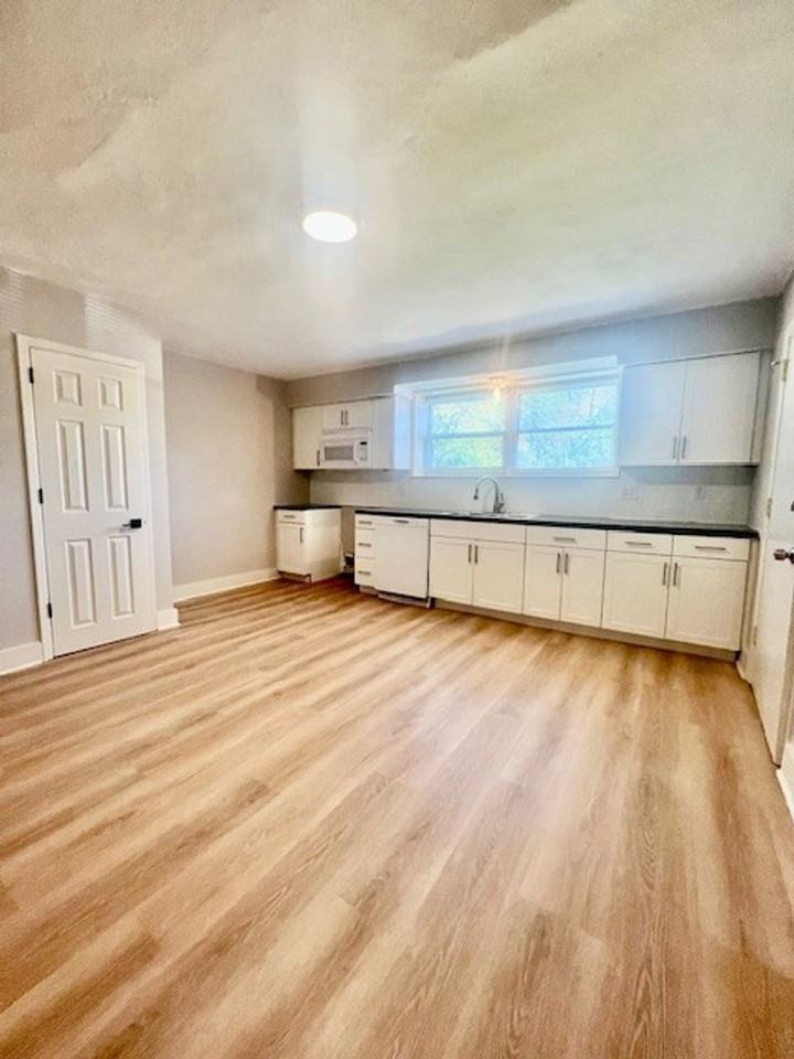 Manor House Apartments - Photo 2 of 16