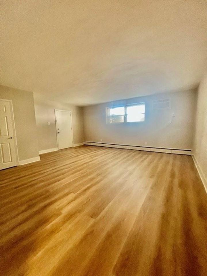 Manor House Apartments - Photo 4 of 16