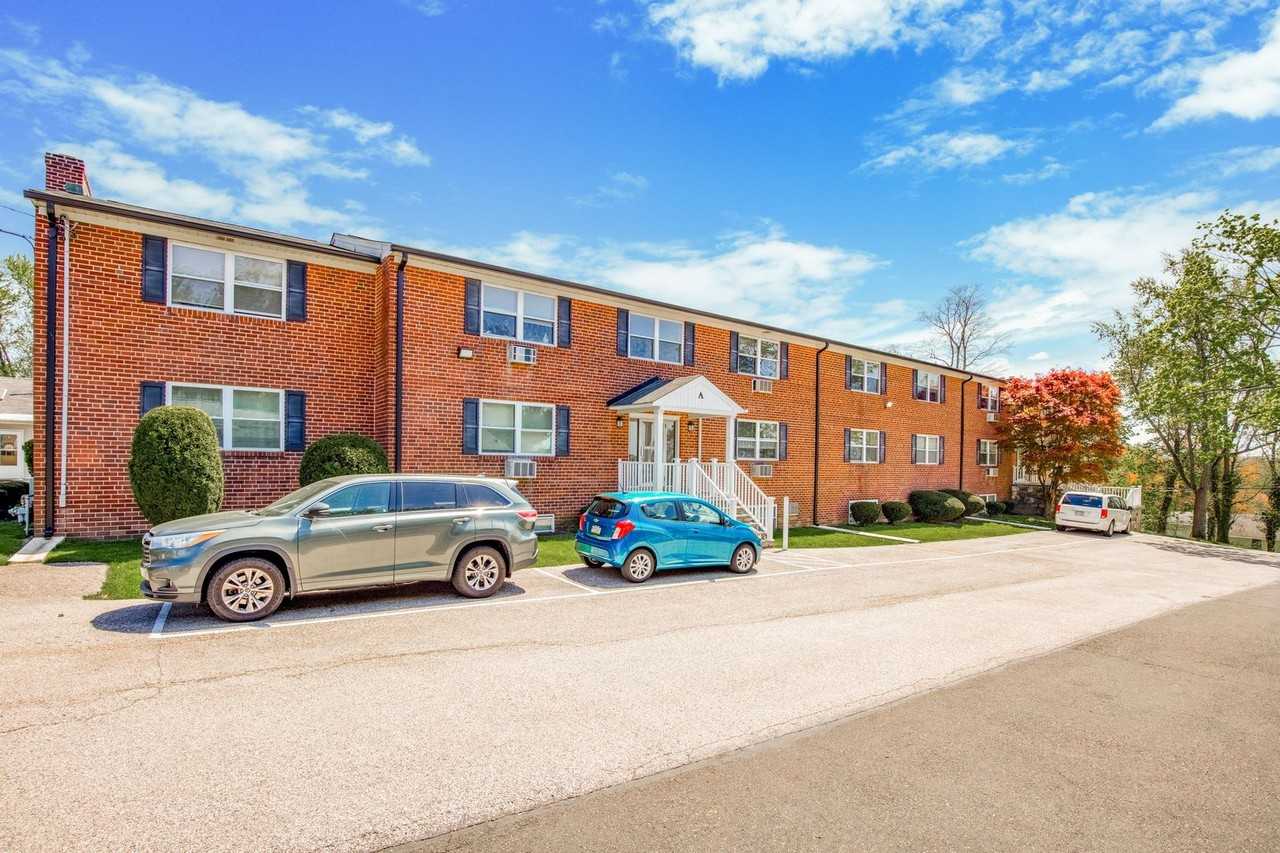 Manor House Apartments - Photo 5 of 16