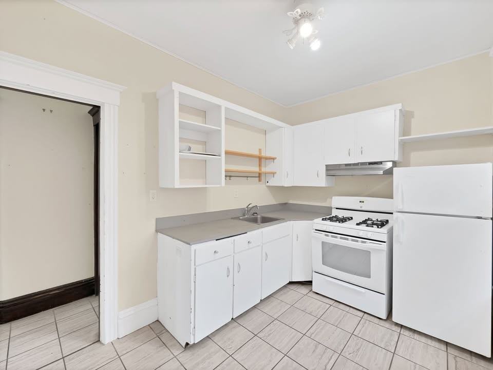 305 Charlton Ave W #2 - Photo 3 of 21