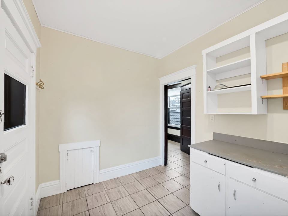 305 Charlton Ave W #2 - Photo 4 of 21