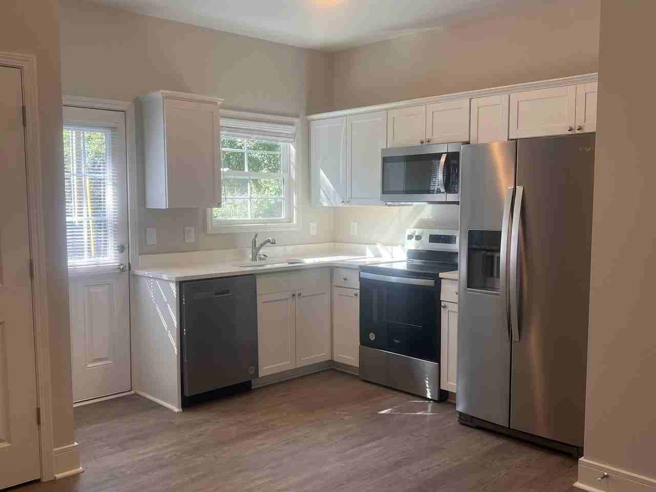 120 Country Club Rd #B - Photo 4 of 29