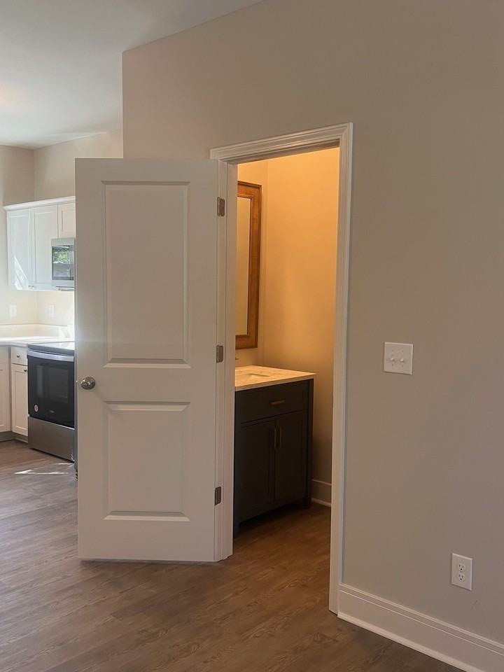 120 Country Club Rd #B - Photo 7 of 29