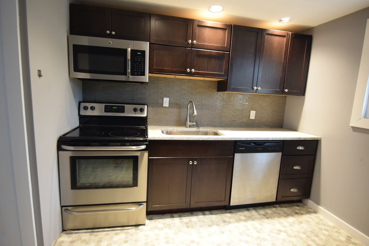 1120 1/2 Mount Pleasant Ave #1120-5 - Photo 4 of 8