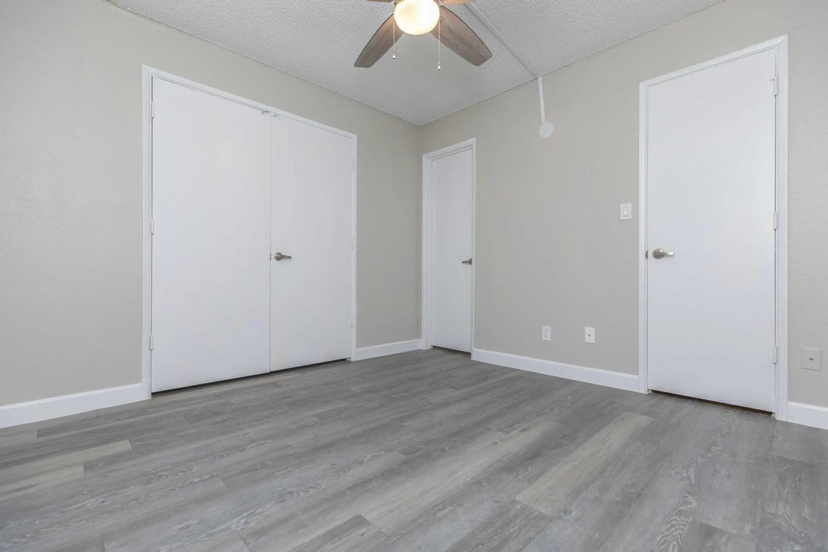 13517 W Glendale Ave - Photo 3 of 50