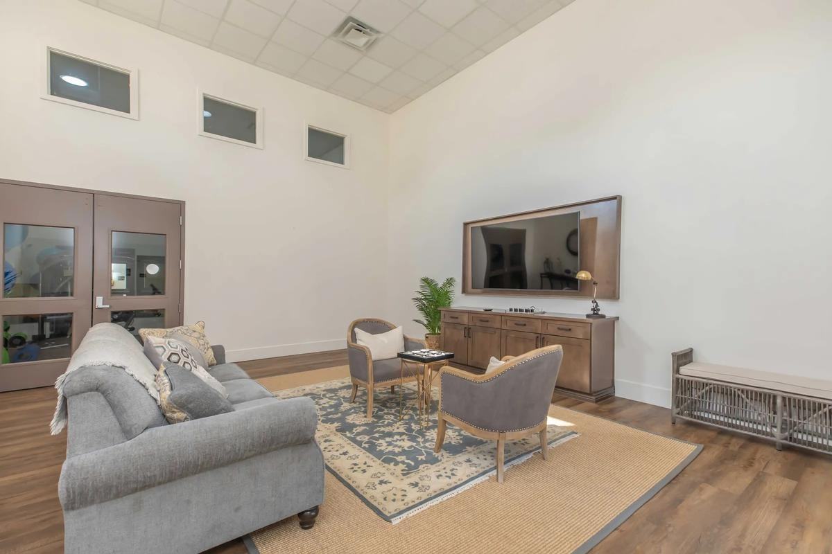 13517 W Glendale Ave - Photo 5 of 50