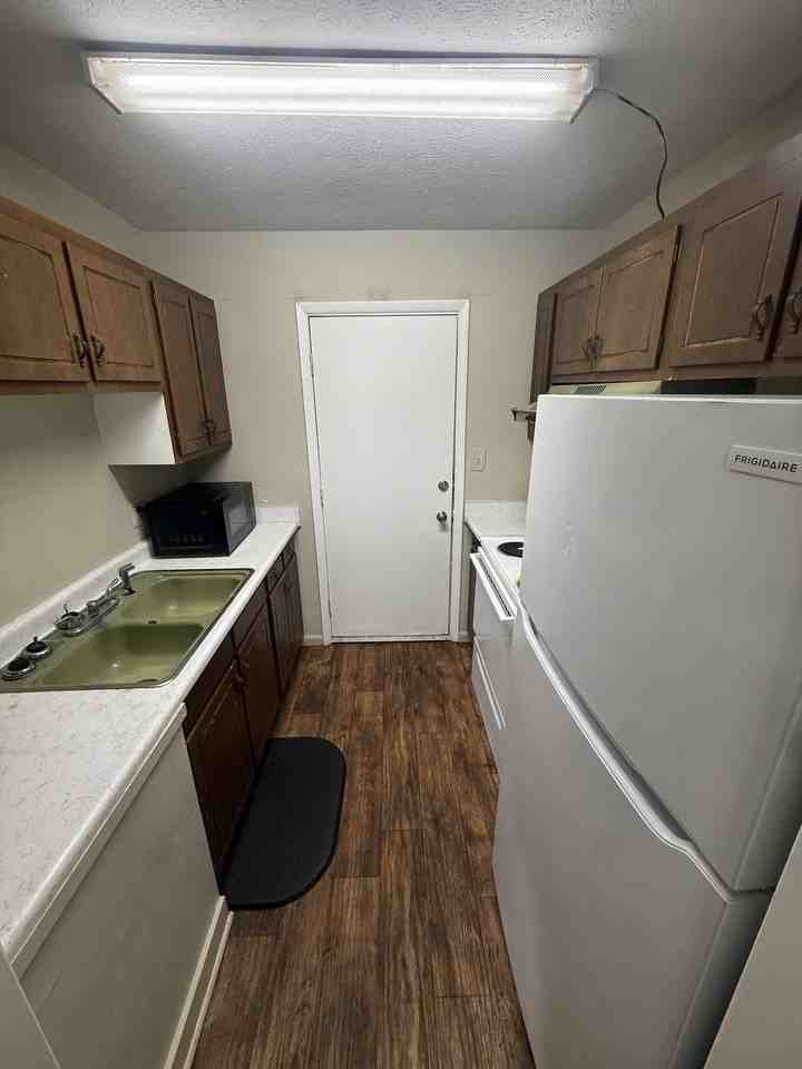 1502 Stadium St #2 - Photo 2 of 11