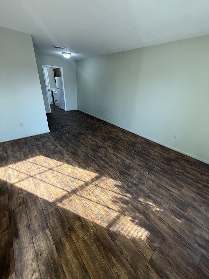 1502 Stadium St #2 - Photo 3 of 11