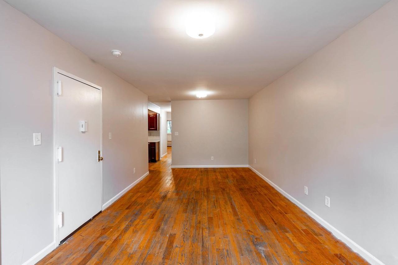 144 Monroe St - Photo 5 of 19