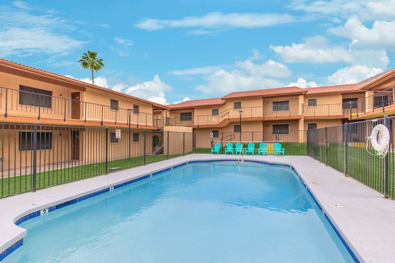 Whispering Willows Apartments - Photo 4 of 46