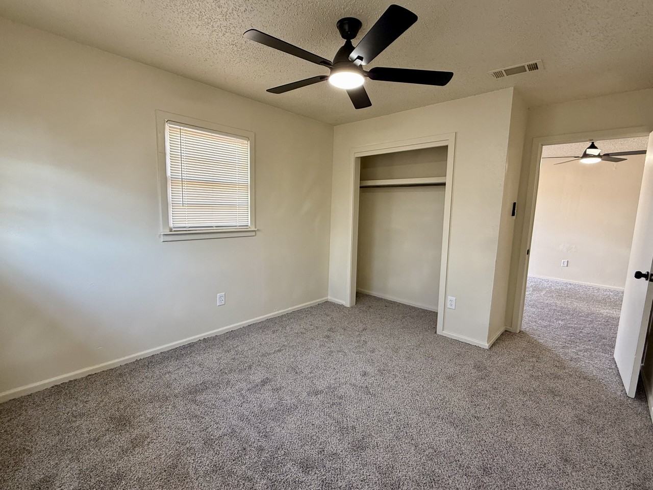 703 47th St #B - Photo 4 of 7