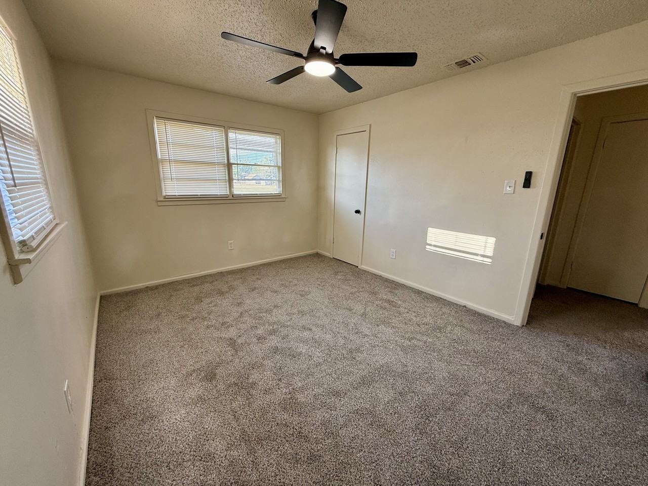 703 47th St #B - Photo 6 of 7