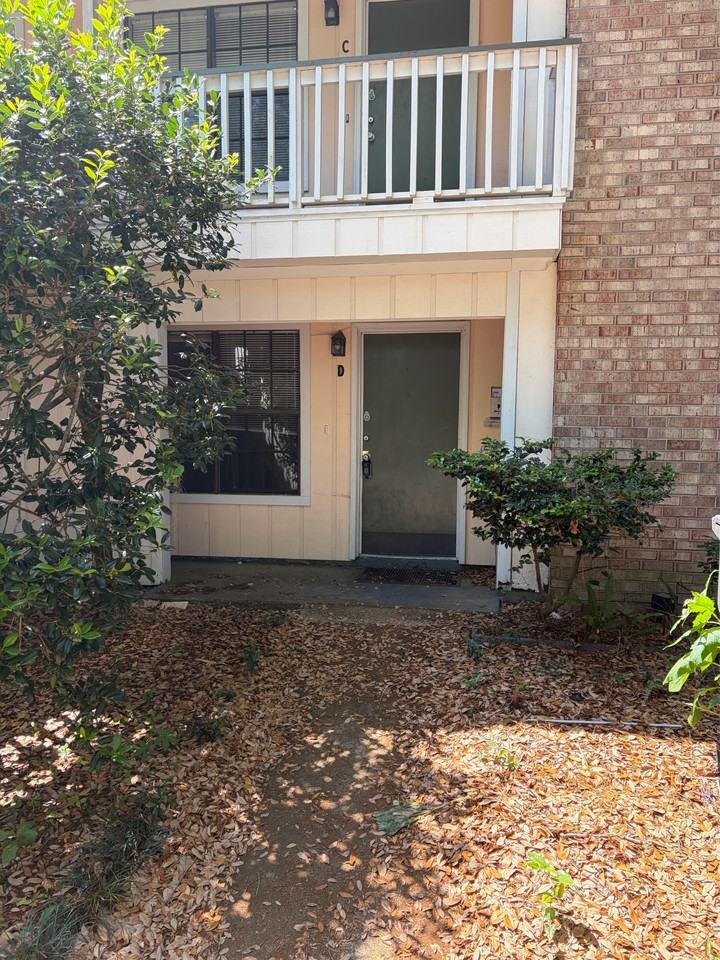220 Atkinson Dr #D - Photo 2 of 14