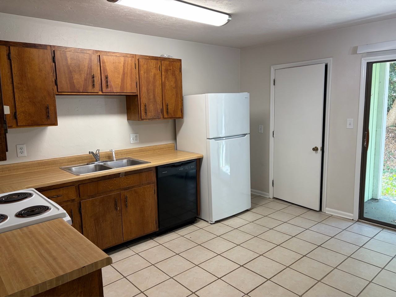 220 Atkinson Dr #D - Photo 6 of 14