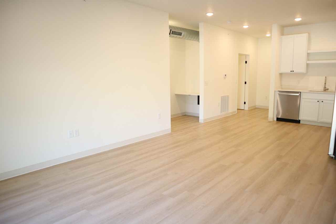 Palisades - 2022340 River Road #202 - Photo 5 of 27