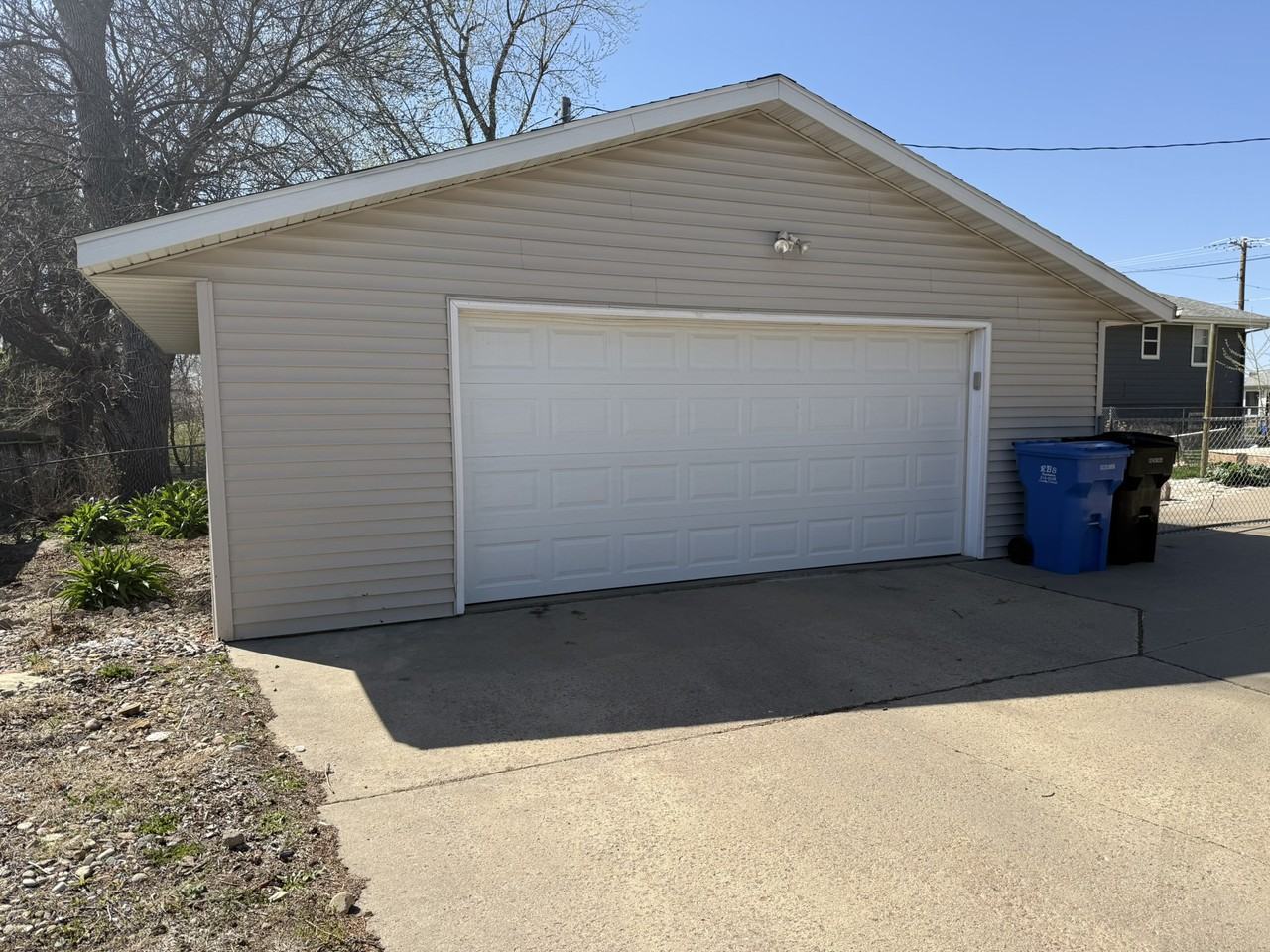 2615 E 12th St - Photo 2 of 10