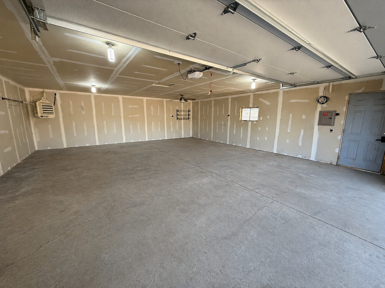 2615 E 12th St - Photo 5 of 10