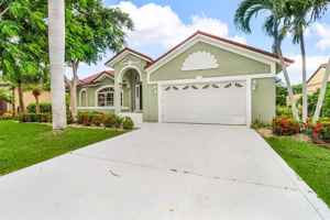featured image of 8549 S Lake Cir #1