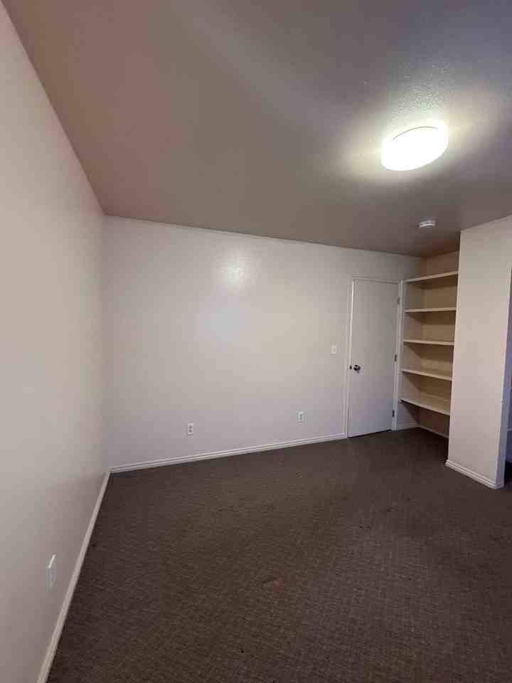 481 N 100 W - Photo 2 of 19