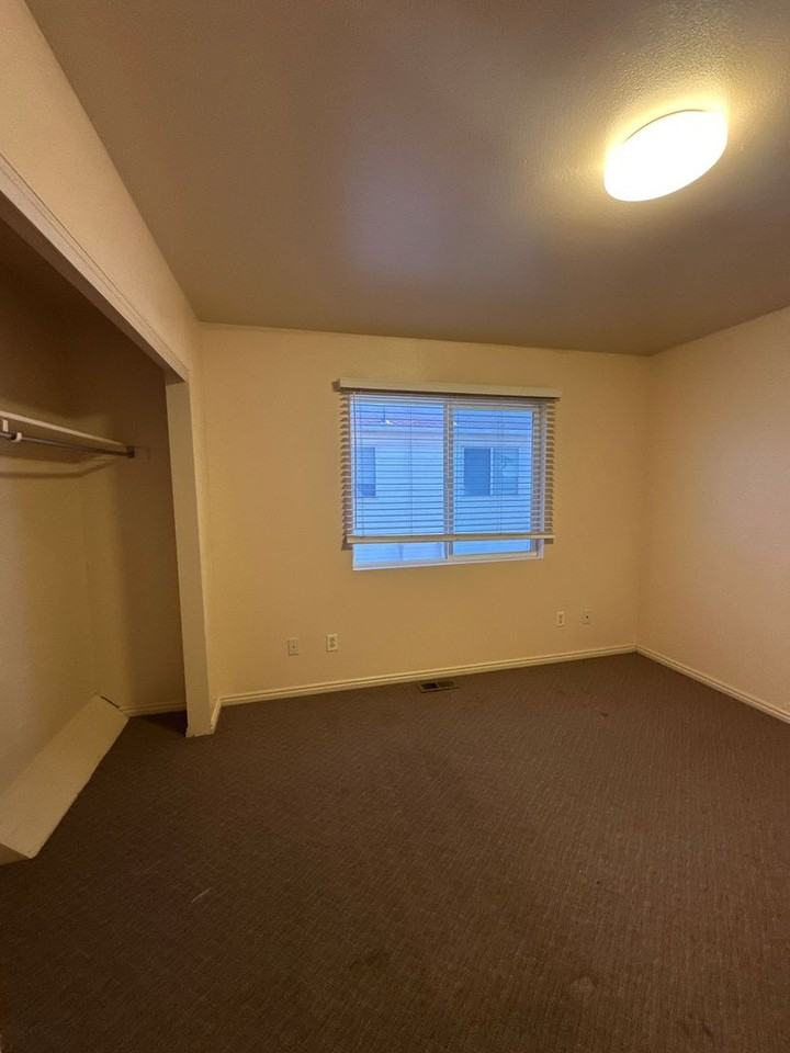 481 N 100 W - Photo 5 of 19