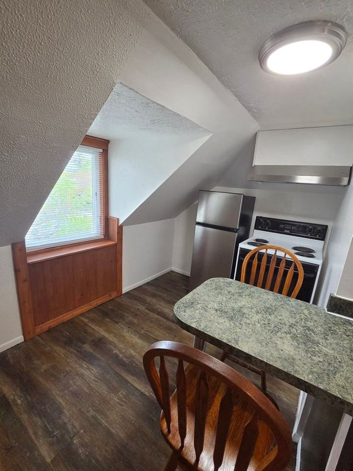 2904 E Indiana Ave #B - Photo 3 of 10