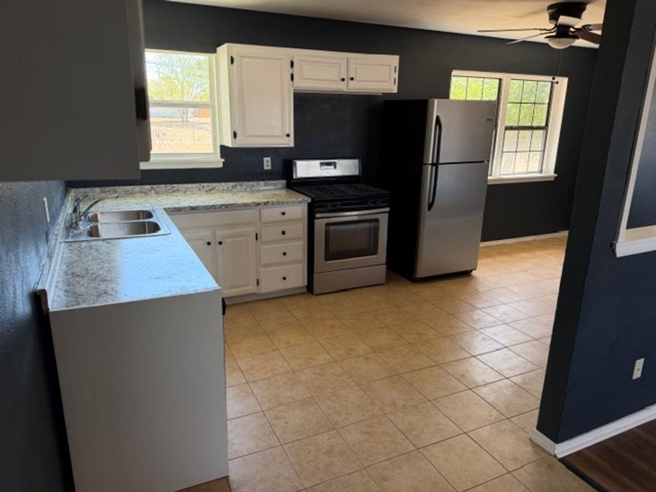 1234 Sycamore St - Photo 3 of 17