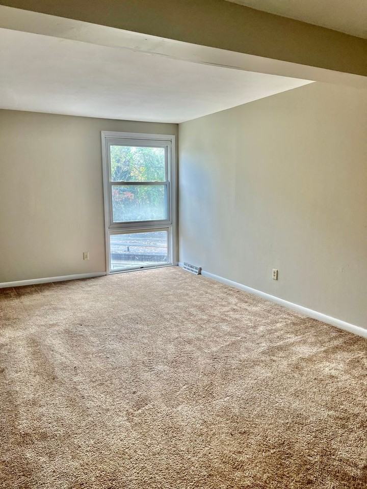 4915 W Genesee St - Photo 2 of 17