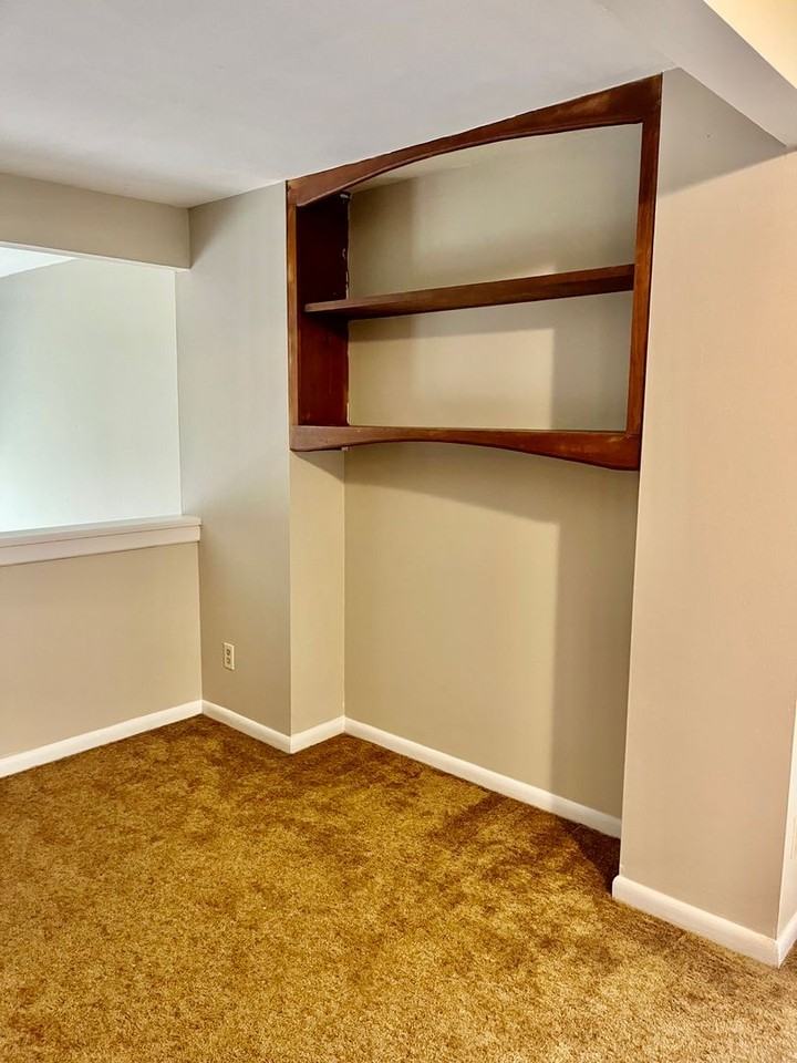 4915 W Genesee St - Photo 3 of 17