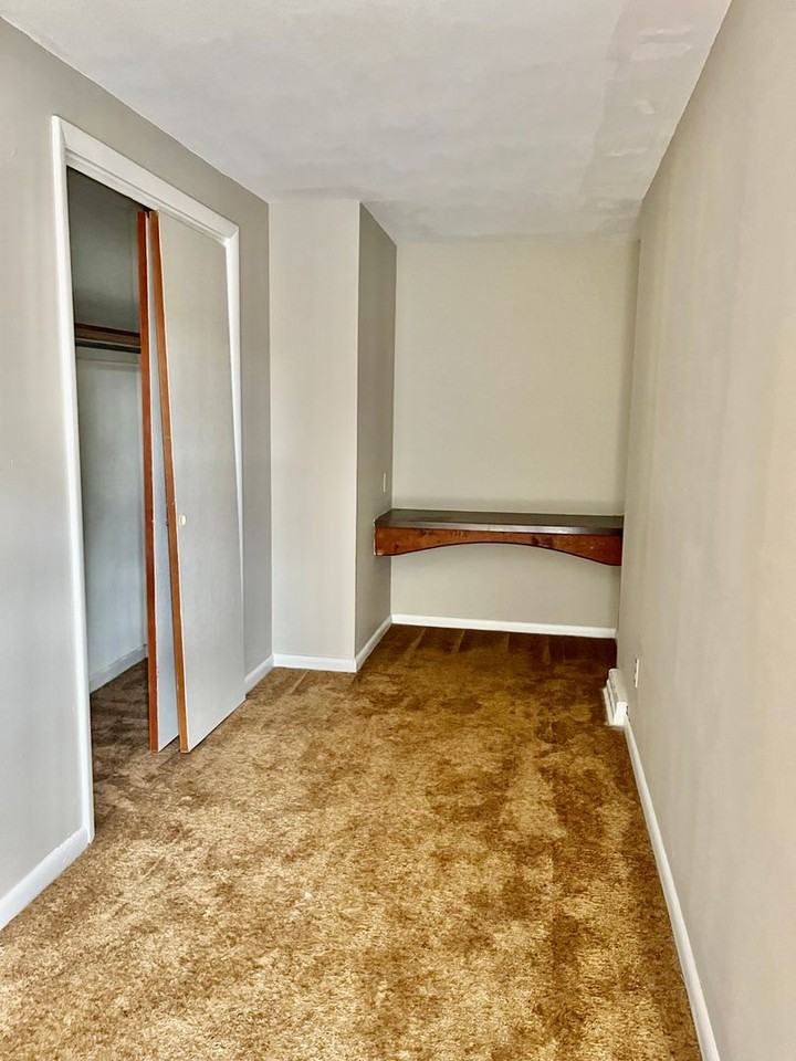 4915 W Genesee St - Photo 7 of 17