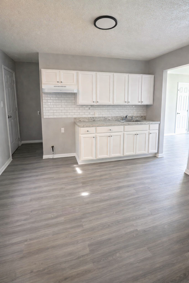 1420 Williams St - Photo 3 of 13