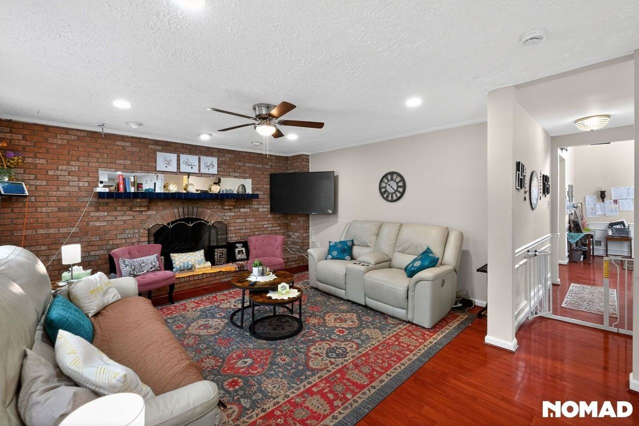 13648 Spinning Wheel Dr - Photo 4 of 39