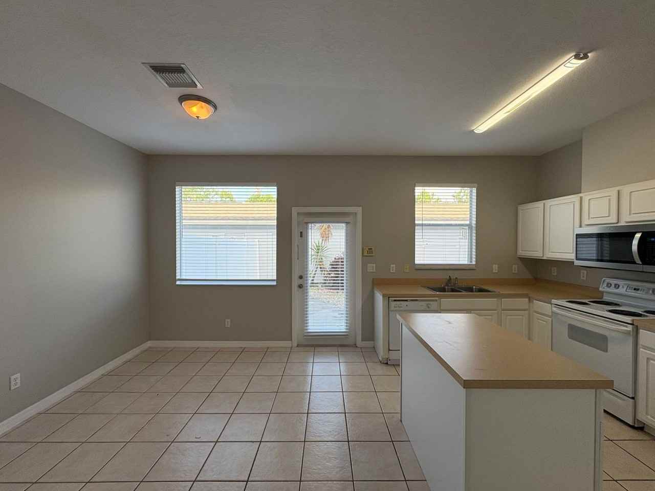 12654 Langstaff Dr - Photo 5 of 26