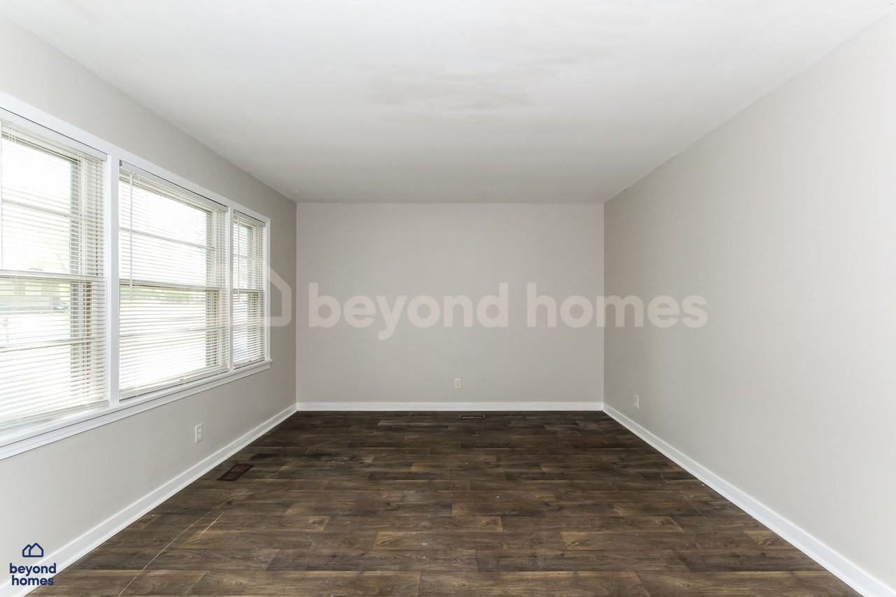 5713 Avenue P - Photo 4 of 31