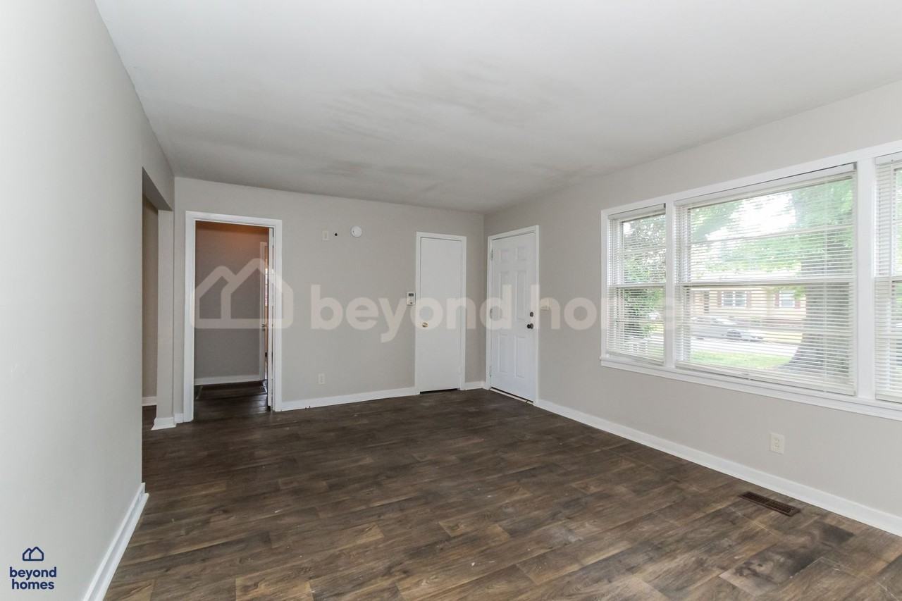 5713 Avenue P - Photo 5 of 31