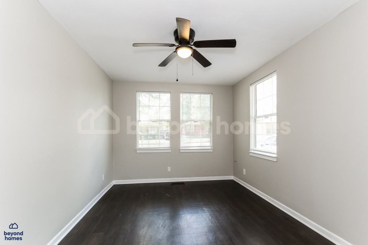 5713 Avenue P - Photo 7 of 31
