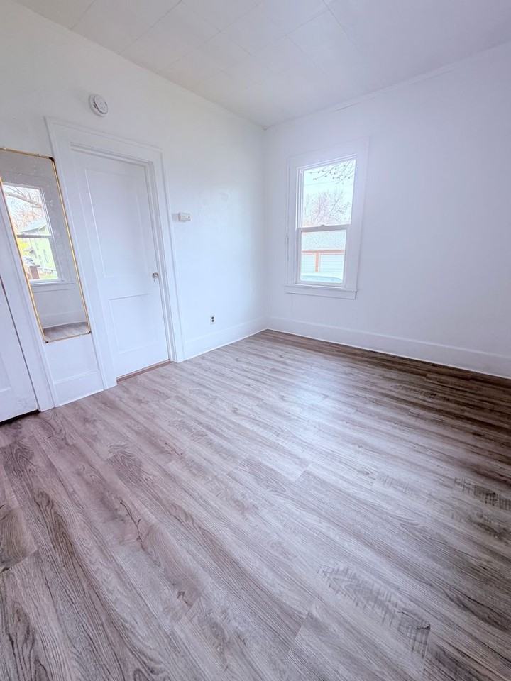 516 N Washington St - Photo 2 of 2