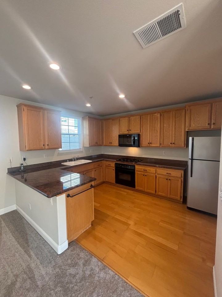 776 Mcclelland Dr - Photo 6 of 20