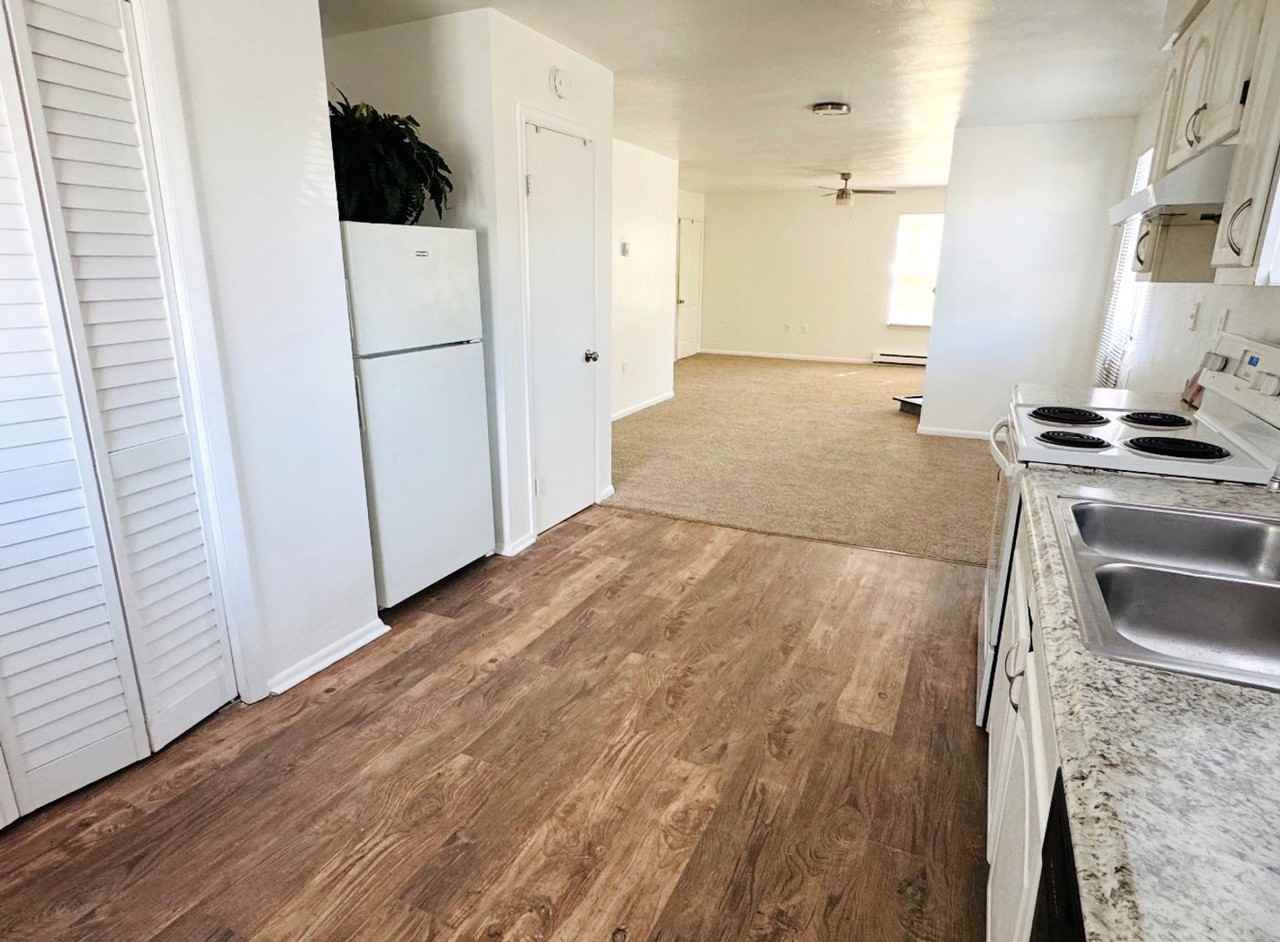 1014 E Balview Ave - Photo 3 of 17