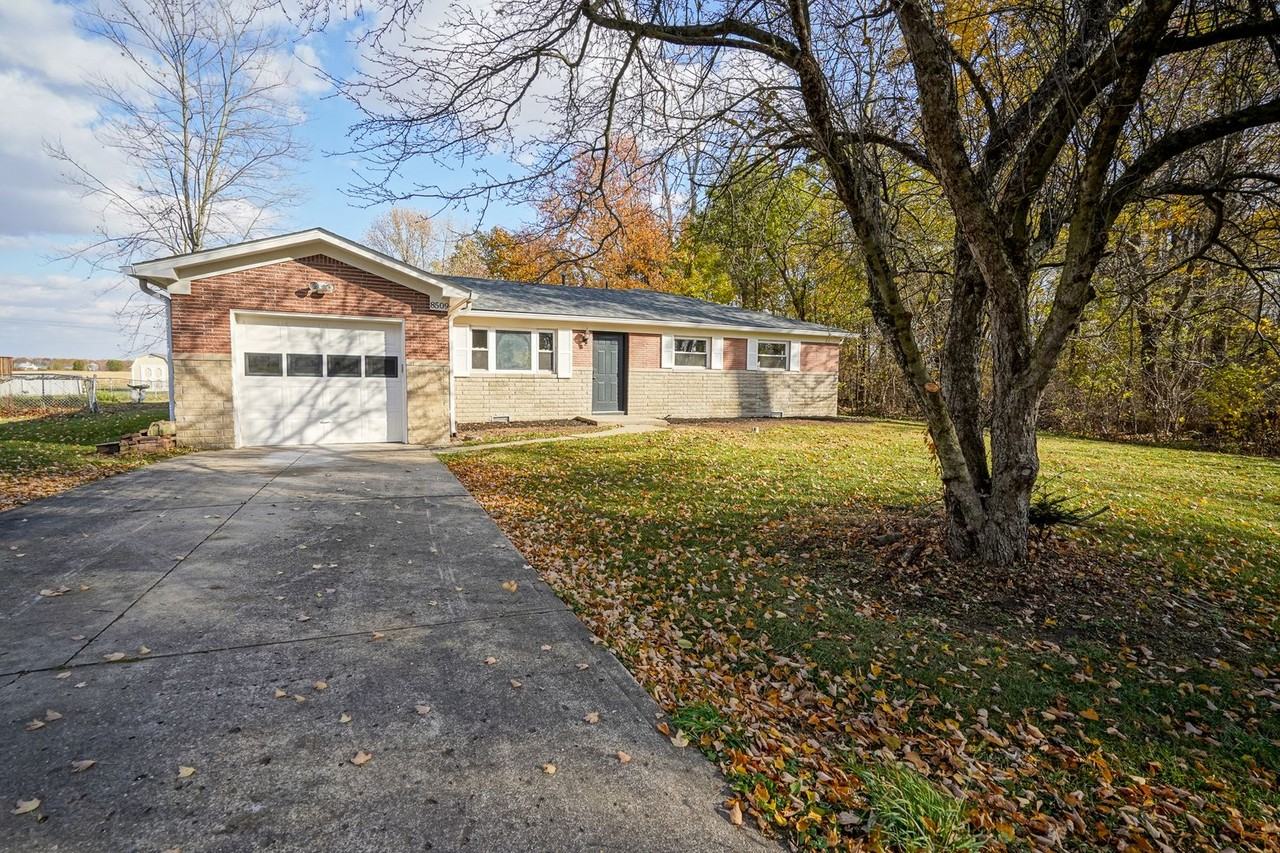 8509 N Ricks Dr E - Photo 3 of 48