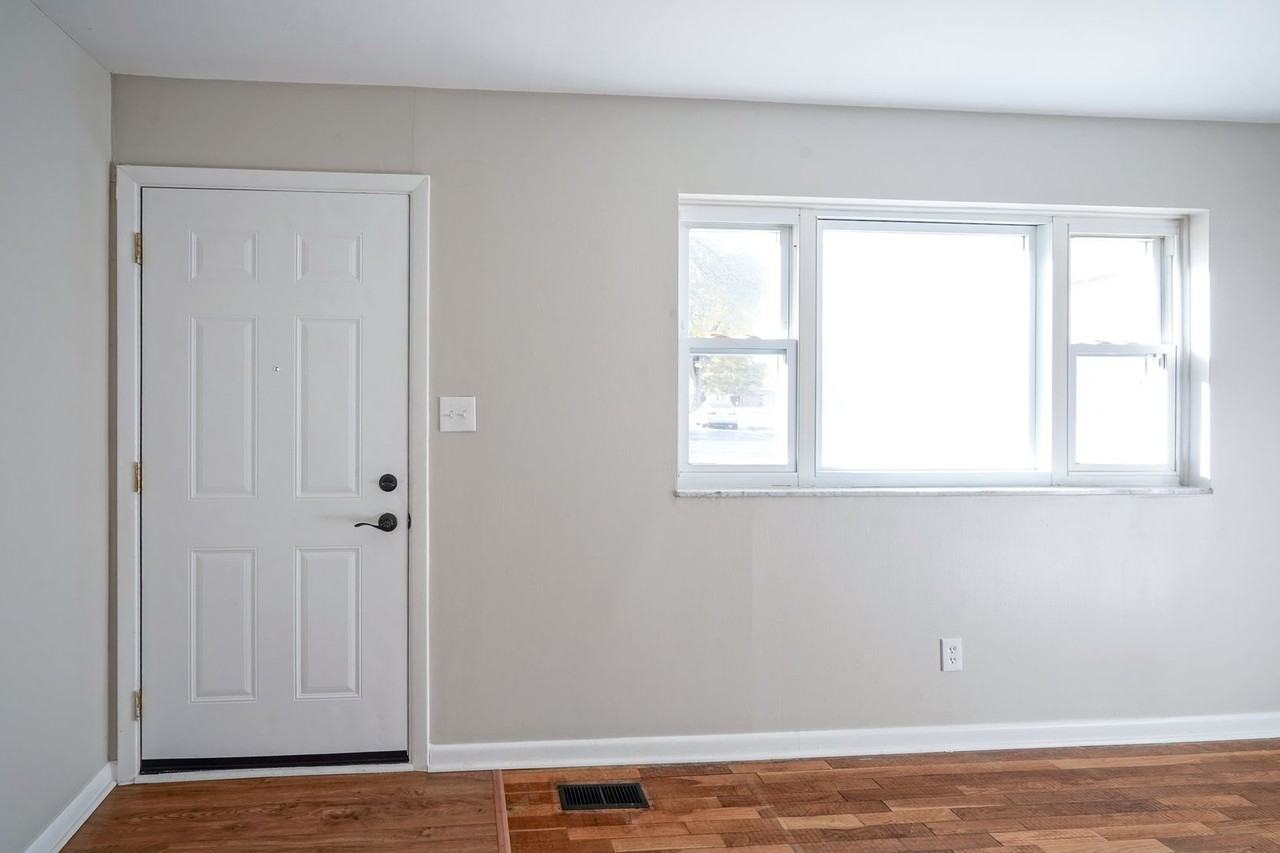 8509 N Ricks Dr E - Photo 6 of 48